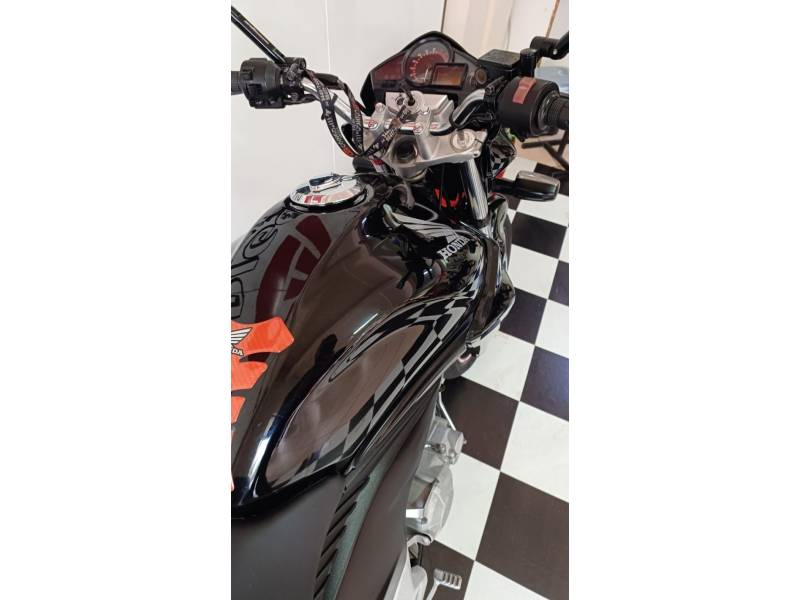 HONDA - CB 300R - 2014/2014 - Preta - R$ 14.200,00