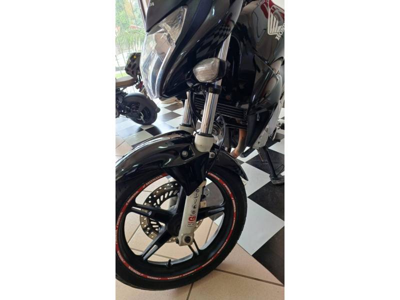 HONDA - CB 300R - 2014/2014 - Preta - R$ 14.200,00