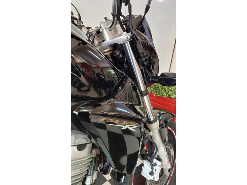 HONDA - CB 300R - 2014/2014 - Preta - R$ 14.200,00