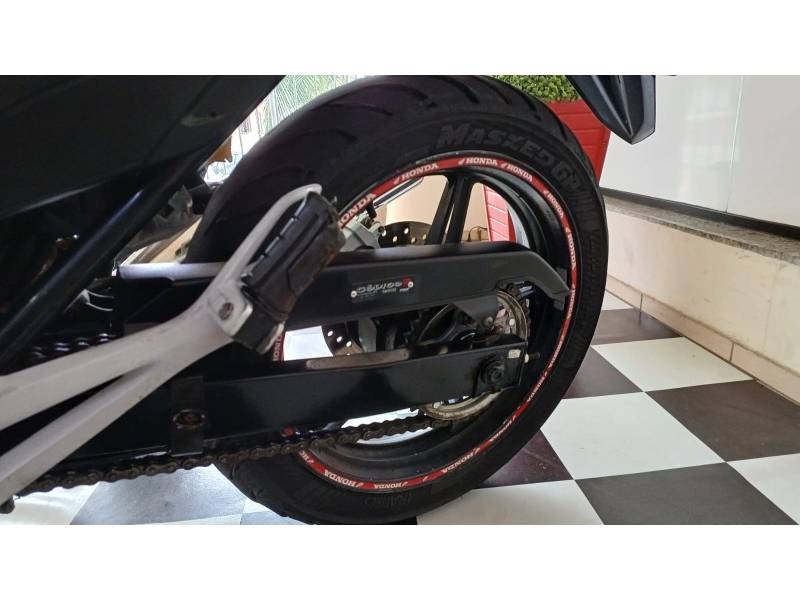 HONDA - CB 300R - 2014/2014 - Preta - R$ 14.200,00