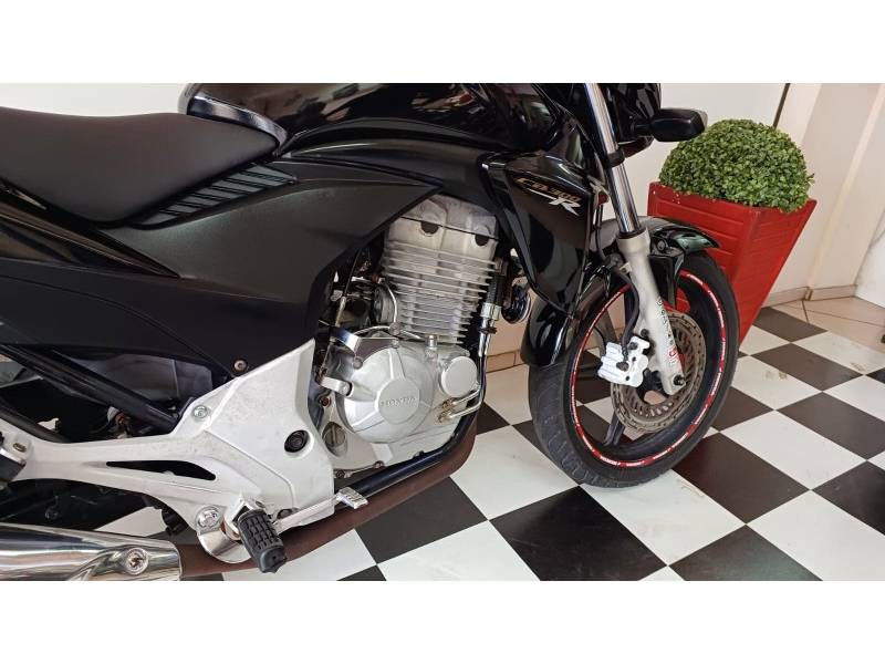 HONDA - CB 300R - 2014/2014 - Preta - R$ 14.200,00